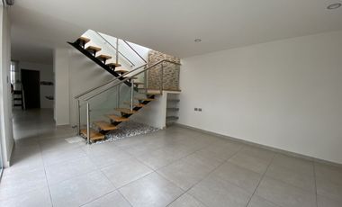 Bonita Casa en Lomas de Angelópolis. Junto a área verde.