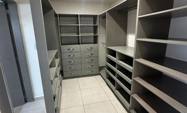 Bonita Casa en Lomas de Angelópolis. Junto a área verde.