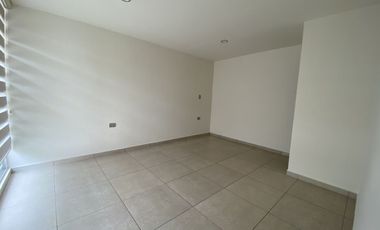 Bonita Casa en Lomas de Angelópolis. Junto a área verde.