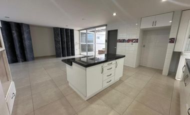 Bonita Casa en Lomas de Angelópolis. Junto a área verde.