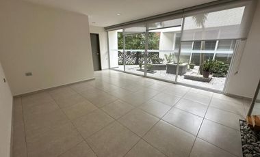 Bonita Casa en Lomas de Angelópolis. Junto a área verde.