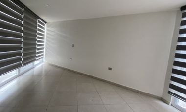 Bonita Casa en Lomas de Angelópolis. Junto a área verde.