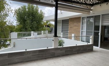 Bonita Casa en Lomas de Angelópolis. Junto a área verde.