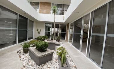 Bonita Casa en Lomas de Angelópolis. Junto a área verde.