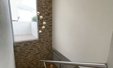 Bonita Casa en Lomas de Angelópolis. Junto a área verde.