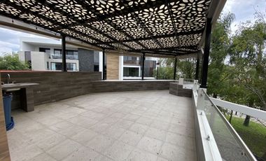 Bonita Casa en Lomas de Angelópolis. Junto a área verde.