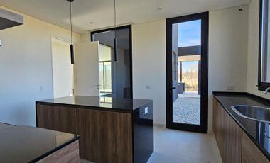 Casa en Venta en El Naudir a estrenar con pileta 3 dormitorios y escritorio 1207