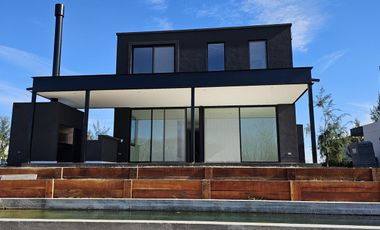 Casa en Venta en El Naudir a estrenar con pileta 3 dormitorios y escritorio 1207