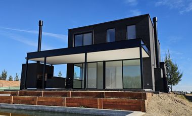 Casa en Venta en El Naudir a estrenar con pileta 3 dormitorios y escritorio 1207