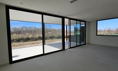 Casa en Venta en El Naudir a estrenar con pileta 3 dormitorios y escritorio 1207