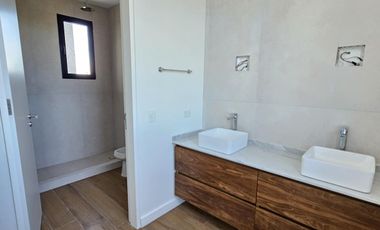 Casa en Venta en El Naudir a estrenar con pileta 3 dormitorios y escritorio 1207