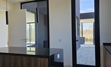 Casa en Venta en El Naudir a estrenar con pileta 3 dormitorios y escritorio 1207