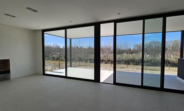 Casa en Venta en El Naudir a estrenar con pileta 3 dormitorios y escritorio 1207