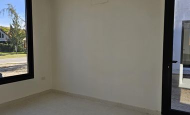 Casa en Venta en El Naudir a estrenar con pileta 3 dormitorios y escritorio 1207