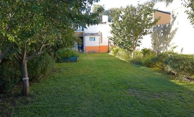 Casa y terreno en venta - 3 dormitorios 2 baños - 800 mts2 - Comandante Nicanor Otamendi