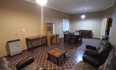 Casa y terreno en venta - 3 dormitorios 2 baños - 800 mts2 - Comandante Nicanor Otamendi