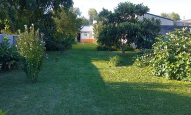 Casa y terreno en venta - 3 dormitorios 2 baños - 800 mts2 - Comandante Nicanor Otamendi