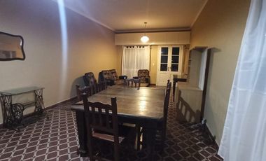 Casa y terreno en venta - 3 dormitorios 2 baños - 800 mts2 - Comandante Nicanor Otamendi