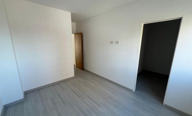 Departamento tres ambientes a la venta en Wilde