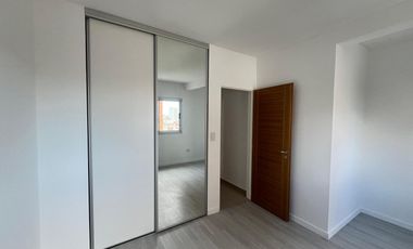 Departamento tres ambientes a la venta en Wilde