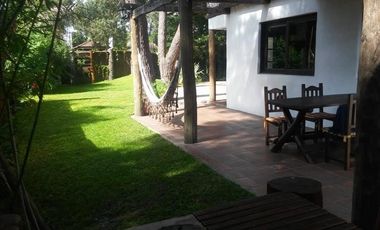 Casa en venta - 3 Dormitorios  3 Baños - Cochera - 525Mts2 - Valeria del Mar