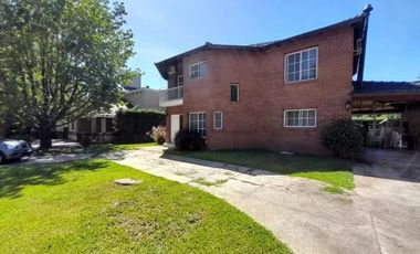 Casa en venta - 3 Dormitorios 3 Baños - Cocheras - 660Mts2 - Moreno