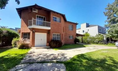 Casa en venta - 3 Dormitorios 3 Baños - Cocheras - 660Mts2 - Moreno