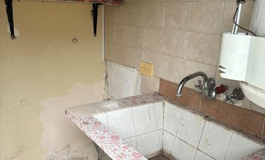 Casa en una planta 3 ambientes jardín, cochera x2. Martínez.