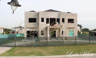 Casa en construcción en La Providencia