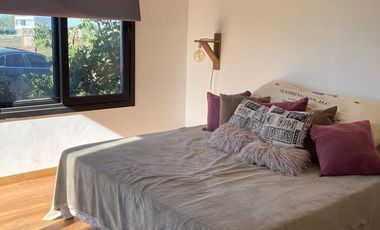 Casa estilo moderno 3 ambientes con acceso propio a laguna en Barrio San Sebastián