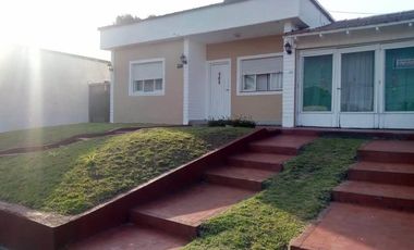 Casa en venta - 15 Dormitorios 14 Baños - 596Mts2 - Villa Gesell