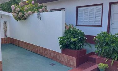 Casa en venta - 15 Dormitorios 14 Baños - 596Mts2 - Villa Gesell