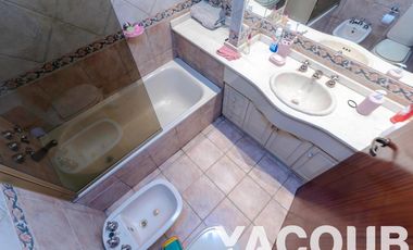 Triplex en venta - 3 Dormitorios 3 Baños - Cochera - 170Mts2 - Parque Avellaneda