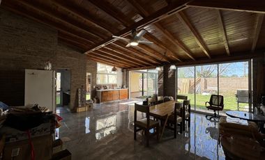 CASA A LA VENTA 2 DORMIS PATIO VERDE EN BARRIO NEWBERY