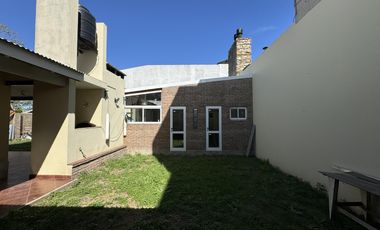 CASA A LA VENTA 2 DORMIS PATIO VERDE EN BARRIO NEWBERY