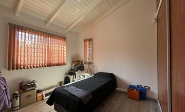 CASA A LA VENTA 2 DORMIS PATIO VERDE EN BARRIO NEWBERY
