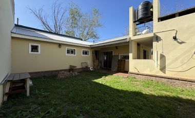 CASA A LA VENTA 2 DORMIS PATIO VERDE EN BARRIO NEWBERY