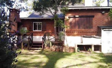 Casa venta 5 dormitorios 2 baños 1 cochera 700 mts2 totales - Costa Del Este