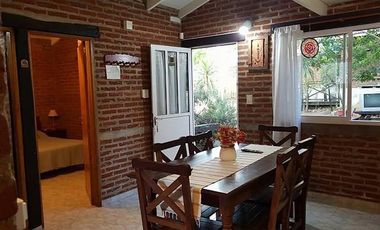 Casa venta 5 dormitorios 2 baños 1 cochera 700 mts2 totales - Costa Del Este