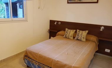 Casa venta 5 dormitorios 2 baños 1 cochera 700 mts2 totales - Costa Del Este