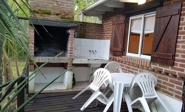 Casa venta 5 dormitorios 2 baños 1 cochera 700 mts2 totales - Costa Del Este