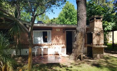 Casa venta 5 dormitorios 2 baños 1 cochera 700 mts2 totales - Costa Del Este