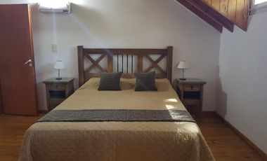 Casa venta 5 dormitorios 2 baños 1 cochera 700 mts2 totales - Costa Del Este