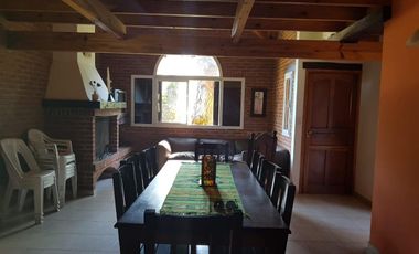 Casa venta 5 dormitorios 2 baños 1 cochera 700 mts2 totales - Costa Del Este