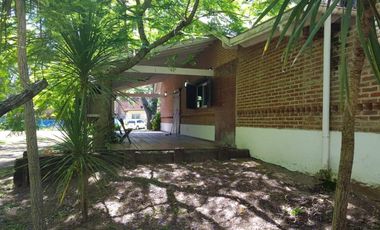 Casa venta 5 dormitorios 2 baños 1 cochera 700 mts2 totales - Costa Del Este