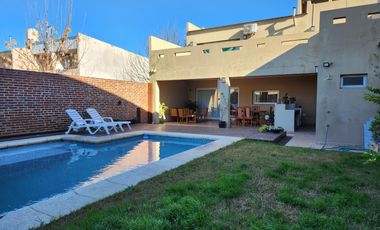 Moderna casa en venta B° Villa Talleres