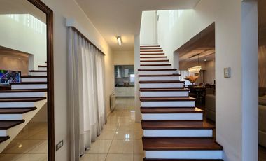 Moderna casa en venta B° Villa Talleres
