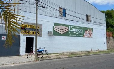 Importante Galpón en Morón Sur