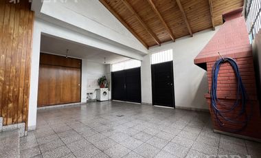 Venta de PH de 3 ambientes con cochera en Bernal Oeste