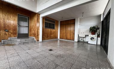 Venta de PH de 3 ambientes con cochera en Bernal Oeste